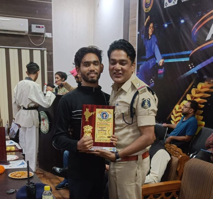 TkdRbl's tweet photo. ताइक्वांडो खेल रत्न पुरस्कार से नवाजा गया रायबरेली के खिलाड़ी को । रायबरेली के खिलाड़ी कर रहे भारत और देश विदेश रायबरेली का नाम रोशन । बिलासपुर में 31 मार्च को  किया गया सम्मान समारोह 
#taekwondoraebareli #taekwondo
#raebareli @uptaekwondo https://t.co/1s2qjfXHEW