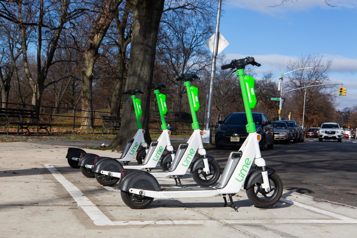 💡 When cities implement parking requirements for scooters, adequate supply is critical. The @UrbanismNext is hosting a webinar on April 5th @ 7 am Pacific / 10 am Eastern / 4 pm Central Europe to share the results of a new study answering how many parking corrals or bike racks