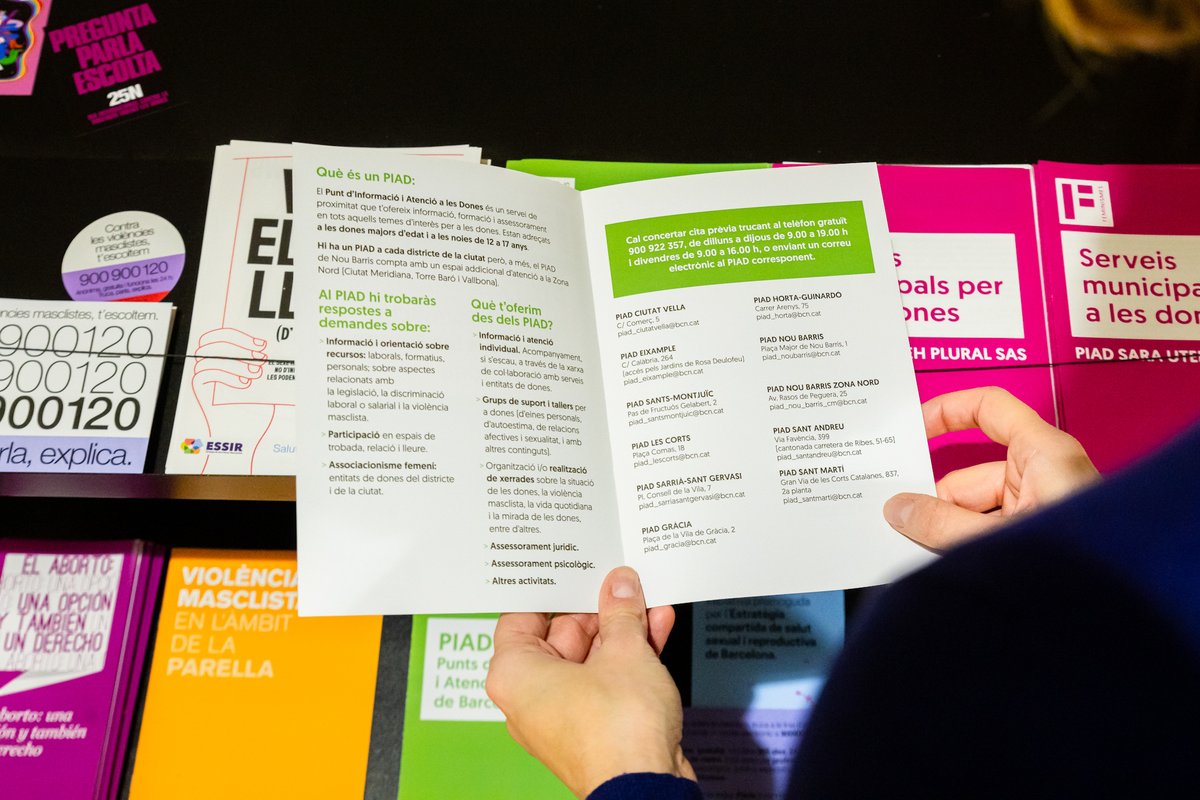 👩 Si ets dona i necessites informació o orientació sobre violències masclistes, temes laborals o judicials, cura de menors o altres temes, contacta amb els punts d'informació i atenció a les dones #PIAD:

📞 900 922 357
ℹ️ via.bcn/8R7a50LOHEq
#BCNantimasclista