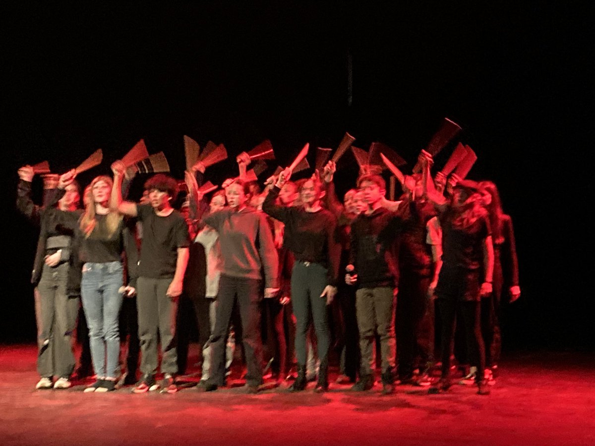 EPI Danse sur le thème de l’industrialisation : restitution à l’espace Agapit le 28 mars avec l’aide de la compagnie Ego
👏 aux équipes EPS, lettres et Hist/Géo
👏aux élèves pour le joli spectacle 
<a href="/centre/">centre</a> minier Faymoreau
<a href="/DSDEN79/">DSDEN Deux-Sèvres</a> <a href="/acpoitiers/">Académie de Poitiers</a> 
<a href="/s_chabeaudie/">Chabeaudie Sandrine</a>