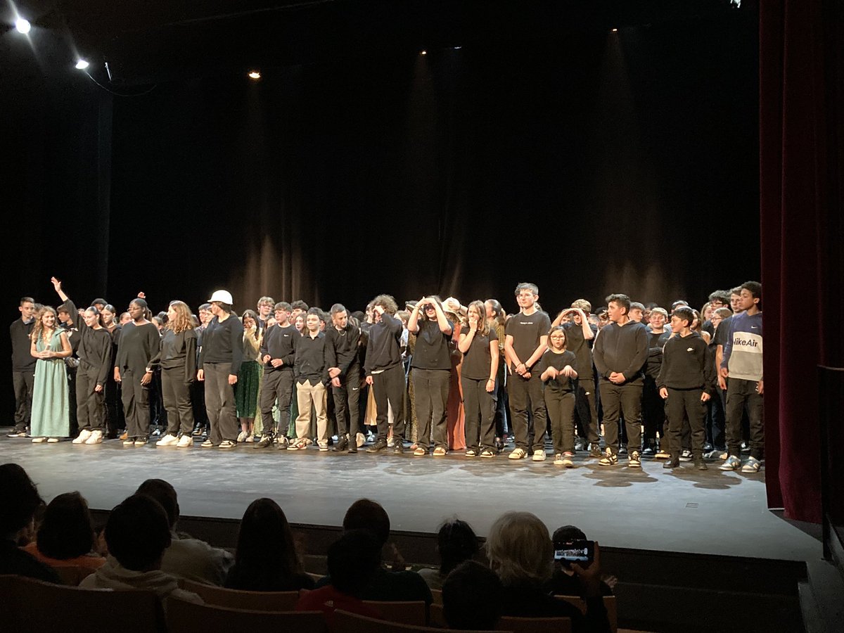 CollegeDR79's tweet photo. EPI Danse sur le thème de l’industrialisation : restitution à l’espace Agapit le 28 mars avec l’aide de la compagnie Ego
👏 aux équipes EPS, lettres et Hist/Géo
👏aux élèves pour le joli spectacle 
@centre minier Faymoreau
@DSDEN79 @acpoitiers 
@s_chabeaudie https://t.co/7FD660iti5