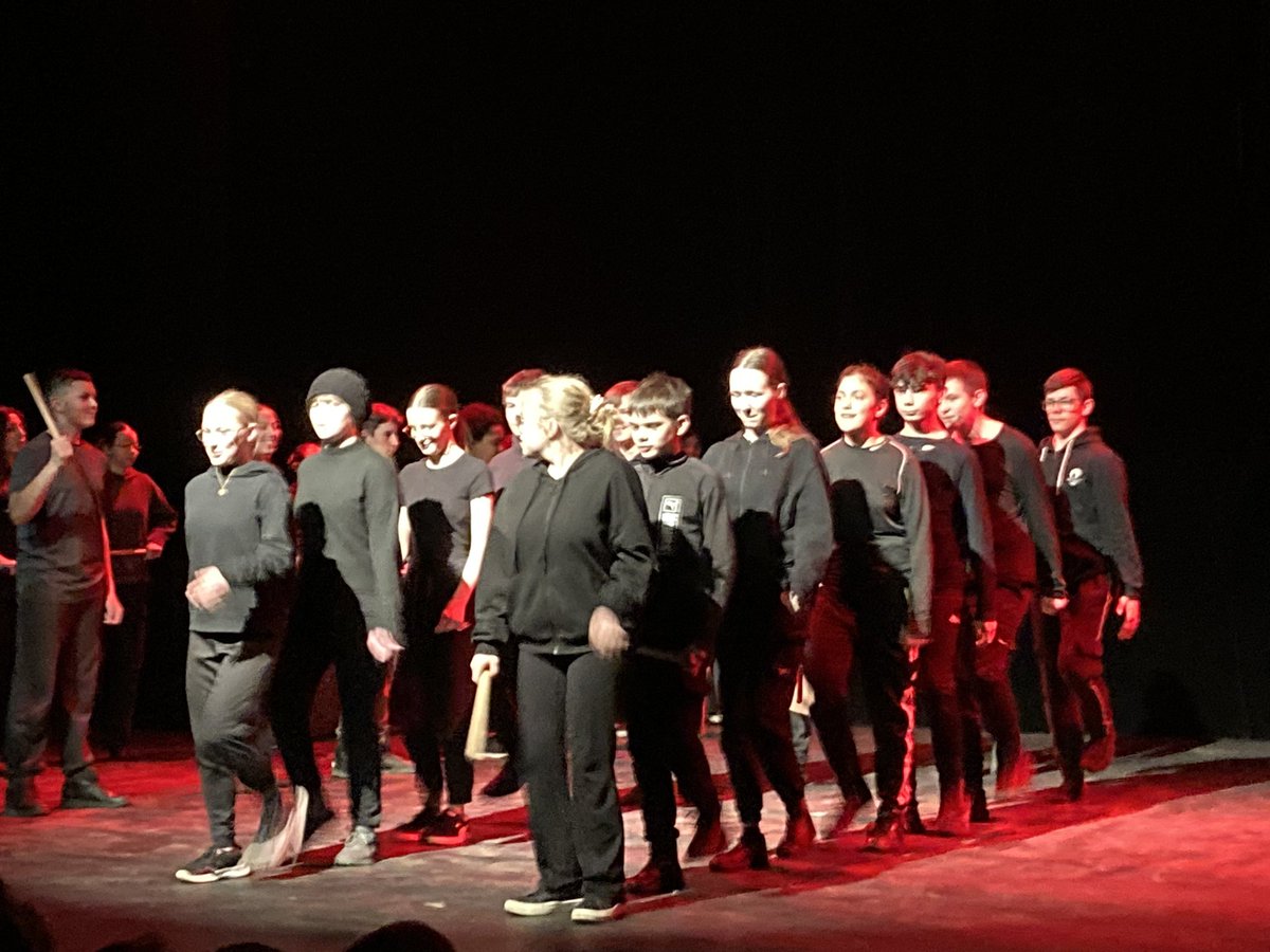 CollegeDR79's tweet photo. EPI Danse sur le thème de l’industrialisation : restitution à l’espace Agapit le 28 mars avec l’aide de la compagnie Ego
👏 aux équipes EPS, lettres et Hist/Géo
👏aux élèves pour le joli spectacle 
@centre minier Faymoreau
@DSDEN79 @acpoitiers 
@s_chabeaudie https://t.co/7FD660iti5
