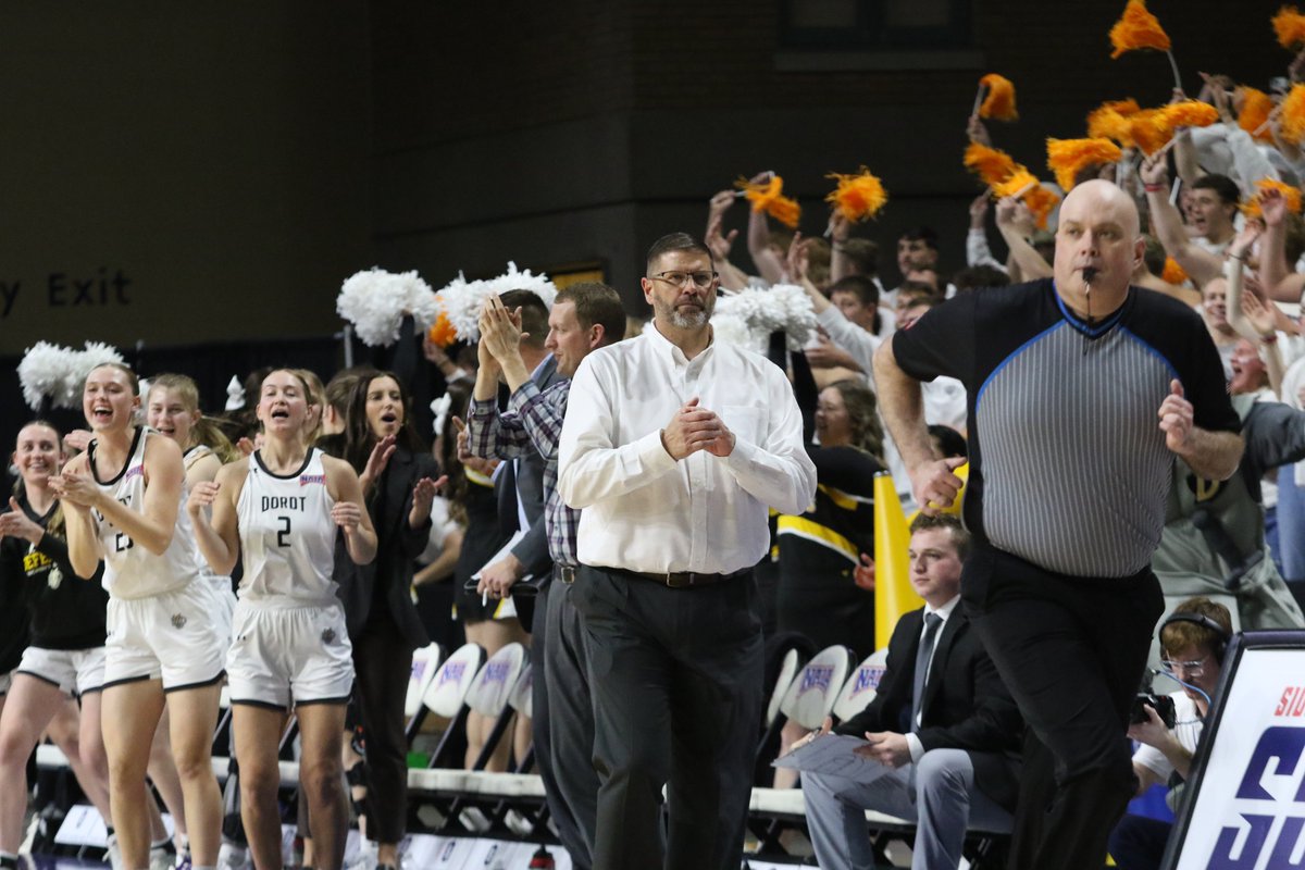 W🏀
The #NAIAWBB All-America teams have been announced, along with the Player and Coach of the Year 

See which team your student-athlete was listed on here--> bit.ly/3J2rfpO

#collegebasketball
