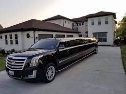 Philly Limo Rentals provides the perfect limos to suit your needs whether you're planning a night out with friends, a corporate event, a wedding, or any other special occasion in Philadelphia. Book now! phillylimorentals.com/philadelphia-l… #limo #limoservice