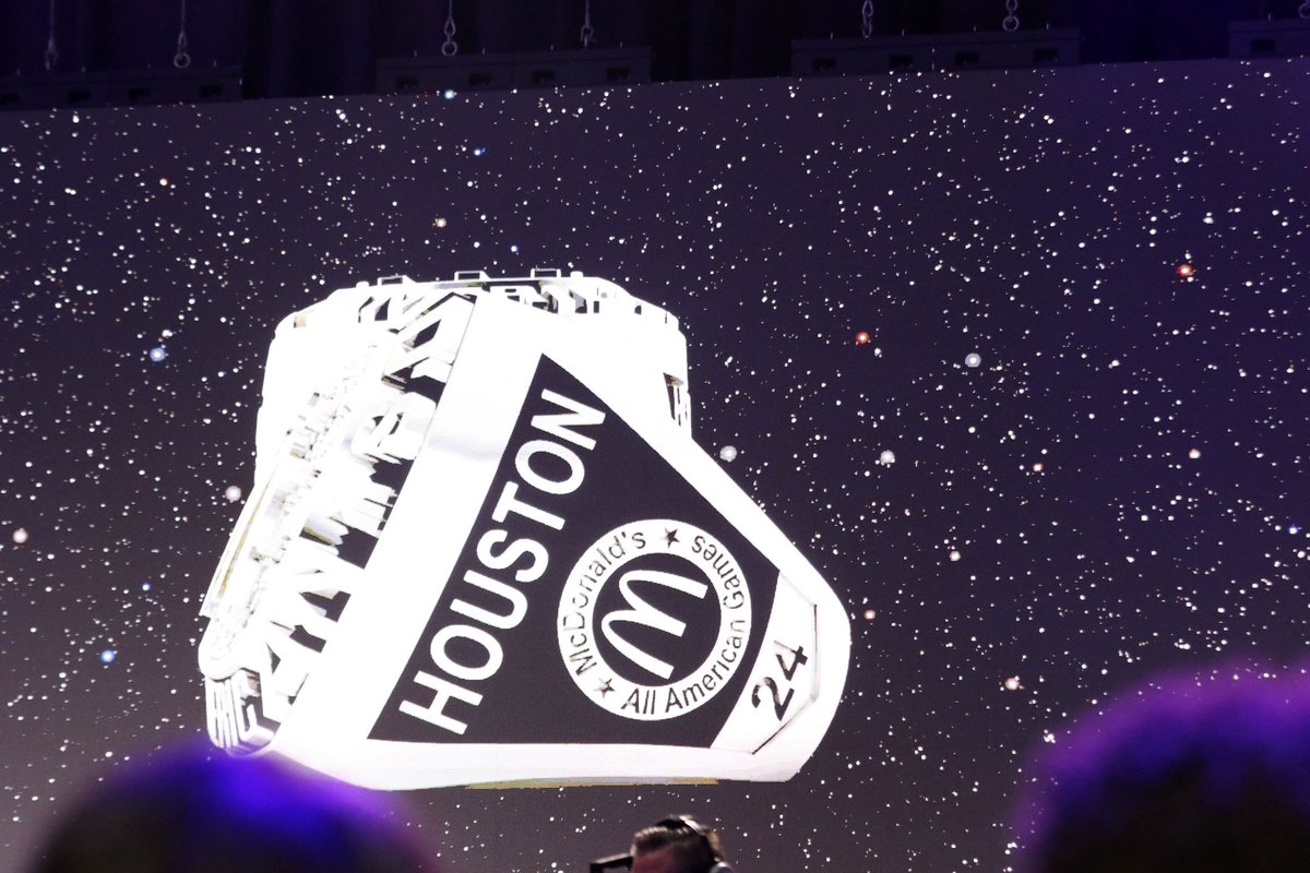 Such an amazing moment for Jordan and all of the athletes as they received their McDonald's All American rings last night! <a href="/JKSelectGbb/">Jason Kidd Select GBB</a> <a href="/StMarysGirlsBB/">St. Mary's HS GBB</a> <a href="/TexasWBB/">Texas Women's Basketball</a>