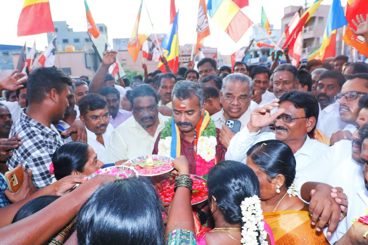 asuvathaman's tweet photo. தேசிய ஜனநாயக கூட்டணியின் திருவண்ணாமலை பாராளுமன்ற தொகுதி திருப்பத்தூர் சட்டமன்ற தொகுதிக்கான வேட்பாளர் அறிமுகம் மற்றும் செயல்வீரர்கள் கூட்டத்தில் கலந்து கொண்டு சிறப்புரையாற்றினேன்.

#Vote4BJP 
#ashvathaman4thiruvannamalai https://t.co/EGEe0AHa6a