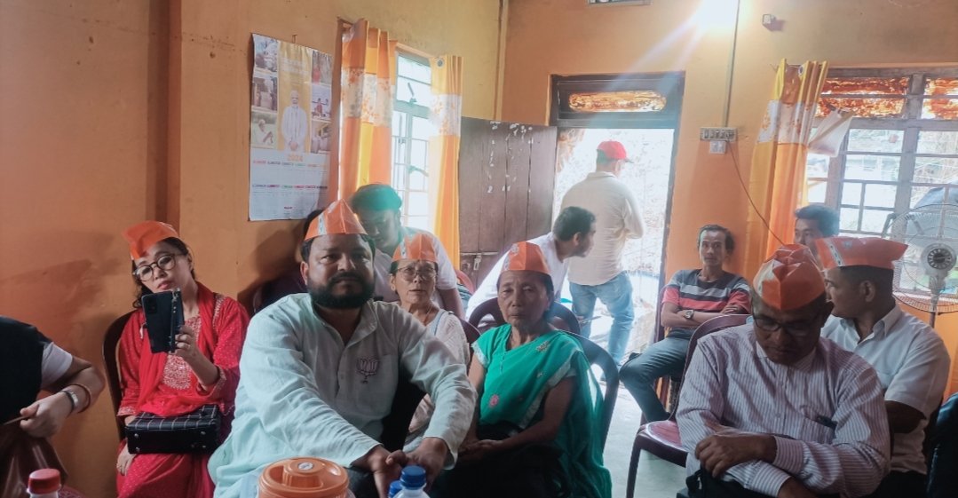 Rajyoorayee's tweet image. सगठनीक कार्यक्रम दार्जिलिङ जिल्ला  देशसर्वोपरी सगंठन सर्वोपरी #ModiKiGuarante
@narendramodi @JPNadda @mangalpandeybjp @blsanthosh @9078Subrat @Abhishe34650762 @aceduos @AjayDay10756916 @Amit89179035 @AstikAwasthi @BJP4Hirapur @bjp_nish @BjpShamlioffice @vinodlic1341 @prakash5859