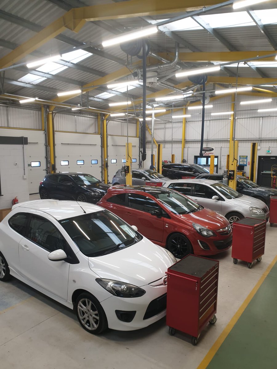 southstaffs's tweet photo. We would like to say a big thank you to Kerry and the team from MMS Recovery Ltd in #Wolverhampton for providing vehicles for both our #Rodbaston and #Tamworth motor vehicle departments! 🙌🚗 https://t.co/8DERbysptI