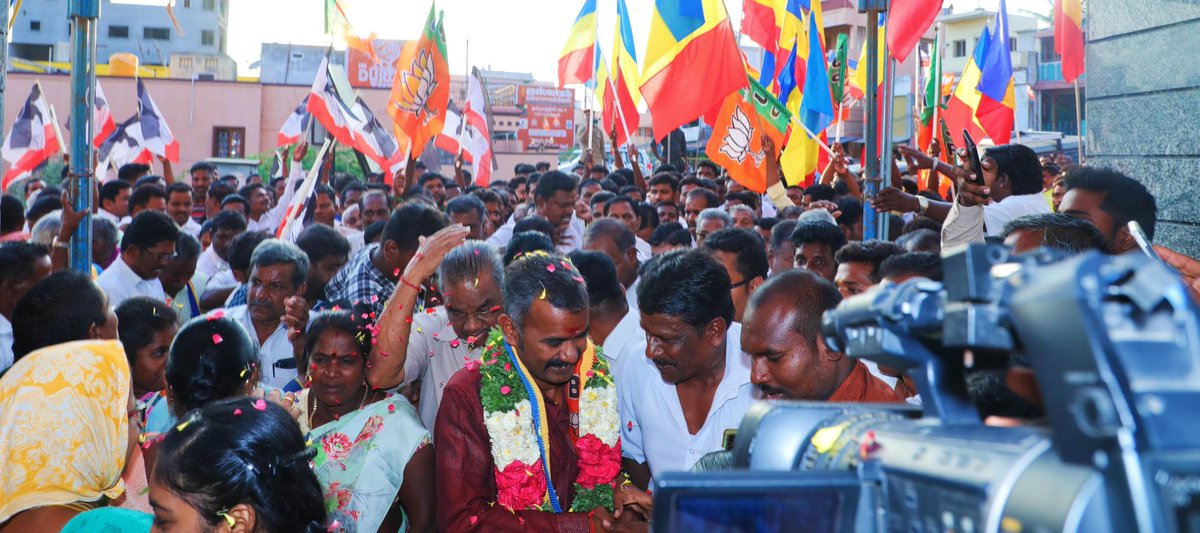 asuvathaman's tweet photo. தேசிய ஜனநாயக கூட்டணியின் திருவண்ணாமலை பாராளுமன்ற தொகுதி திருப்பத்தூர் சட்டமன்ற தொகுதிக்கான வேட்பாளர் அறிமுகம் மற்றும் செயல்வீரர்கள் கூட்டத்தில் கலந்து கொண்டு சிறப்புரையாற்றினேன்.

#Vote4BJP 
#ashvathaman4thiruvannamalai https://t.co/EGEe0AHa6a