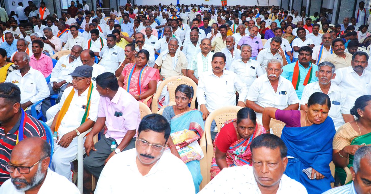 asuvathaman's tweet photo. தேசிய ஜனநாயக கூட்டணியின் திருவண்ணாமலை பாராளுமன்ற தொகுதி திருப்பத்தூர் சட்டமன்ற தொகுதிக்கான வேட்பாளர் அறிமுகம் மற்றும் செயல்வீரர்கள் கூட்டத்தில் கலந்து கொண்டு சிறப்புரையாற்றினேன்.

#Vote4BJP 
#ashvathaman4thiruvannamalai https://t.co/EGEe0AHa6a