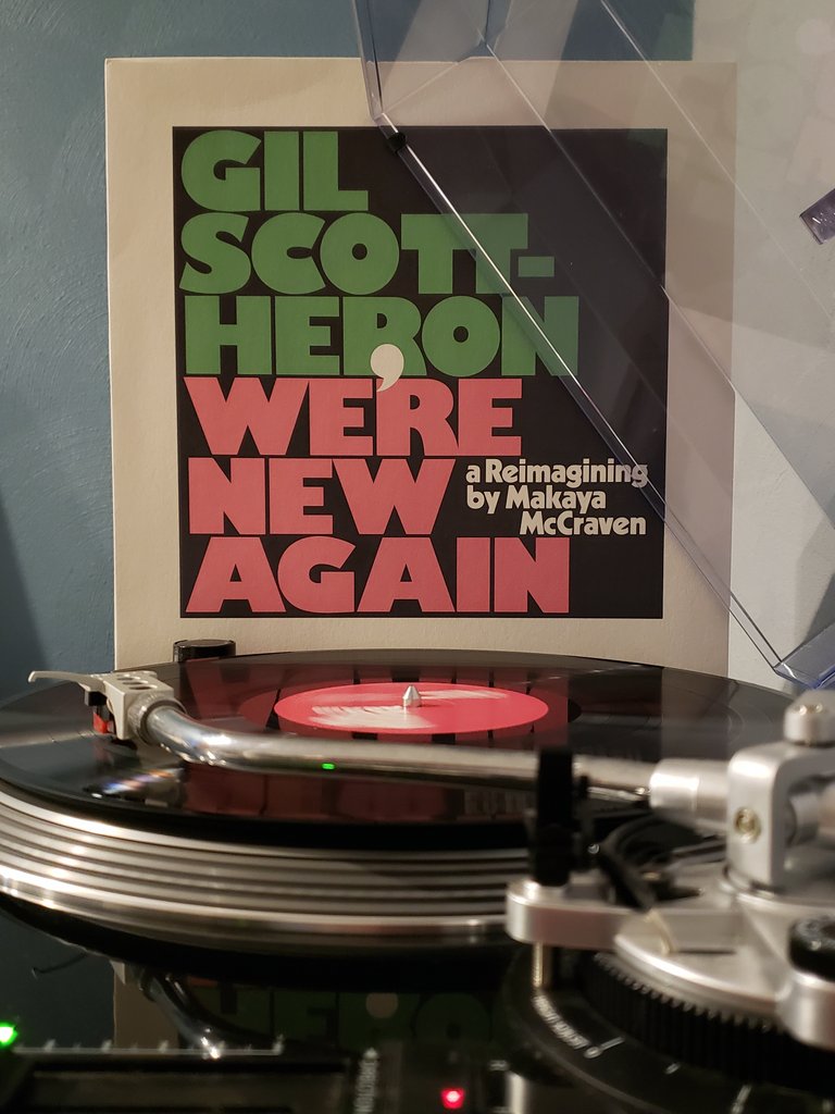 Gil Scott-Heron, Makaya McCraven - We're New Again (2020).
HBD, GSH!
#nowspinning #vinyl #jazz #souljazz #spokenword #gilscottheron #makayamccraven