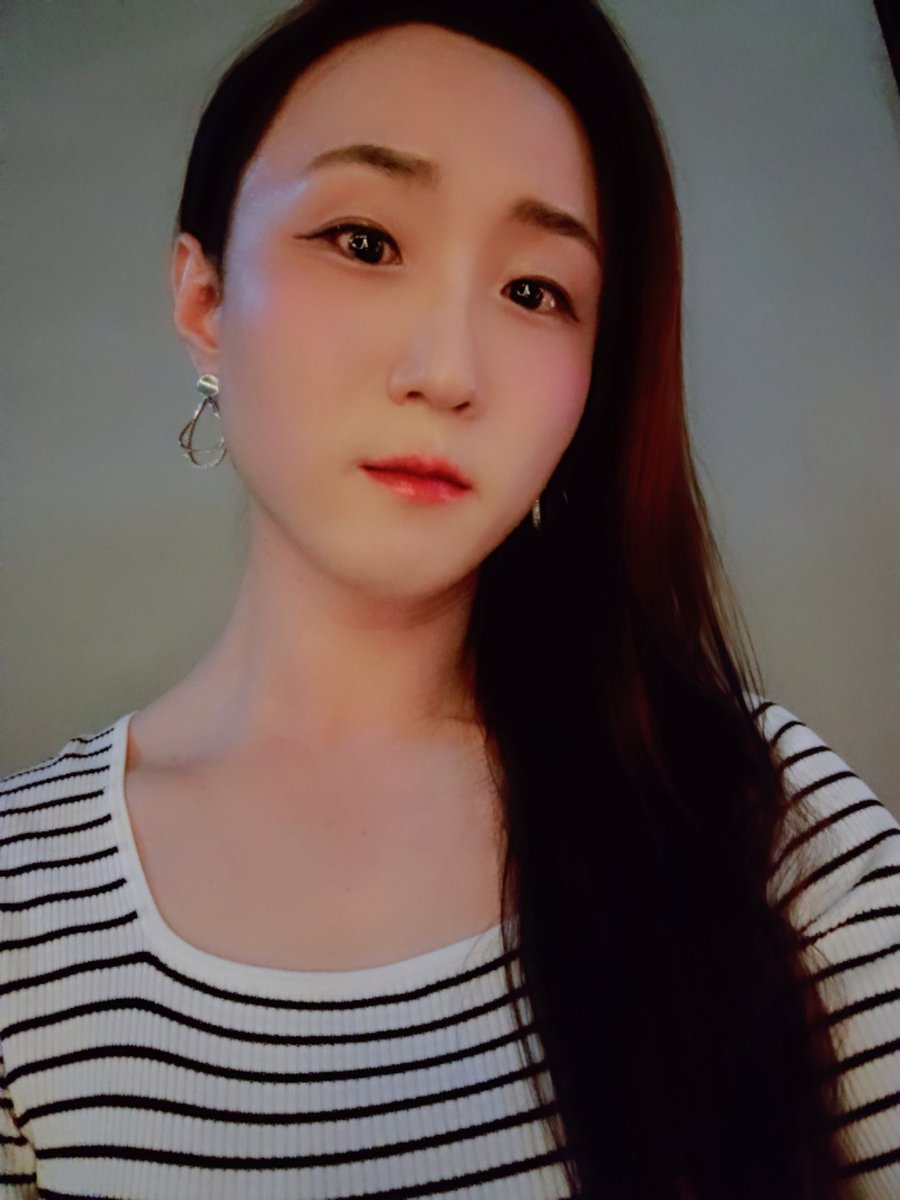 14일 기차타고 떠날 티셔츠구매~~
외출은 무난무난한 스타일로~~😏