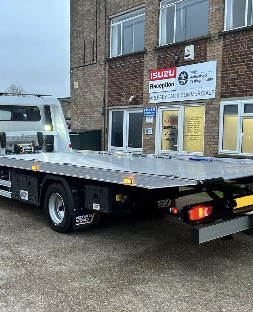 Arlesey Car &amp; Commercials supplied this Isuzu N75.190 crew cab truck to Connoisseur Recovery, featuring bodywork by Recovery World. 🚚 

Arlesey Car &amp; Commercials is a family-run Isuzu Truck dealership.

#isuzutruck #recoverytruck