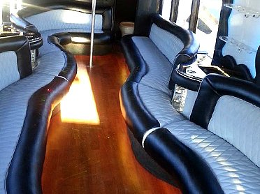 Limo Service Philadelphia with experienced drivers will ensure that you arrive at your destination safely and in style. Book now! phillylimorentals.com/philadelphia-l… #limo #limoservice #limorental