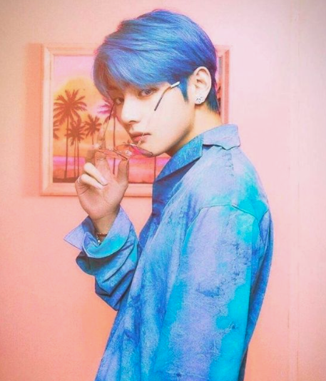 AboutMusicYT's tweet photo. Taehyung in 'Boy With Luv', 2019. https://t.co/kErrLTjPf2