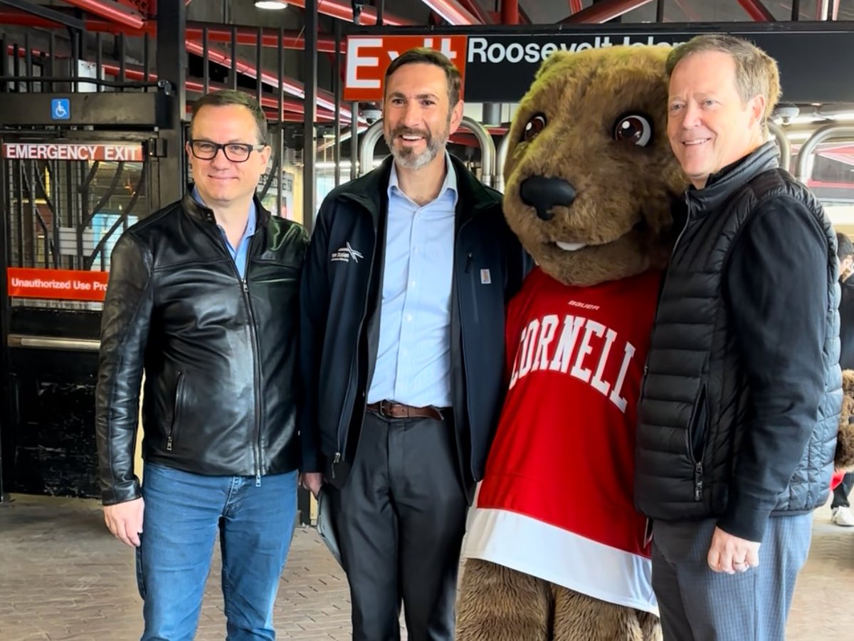 cornell_tech's tweet image. Touchdown visited Dean @GMorrisett at #CornellTech this morning to celebrate the Roosevelt Island #FTrain reopening! Thanks to President of @MTA Construction &amp;amp; Development @JTorresSpringer, President of @NYCTSubway Richard Davey &amp;amp; @RIOCny for making today a success! @Cornell
