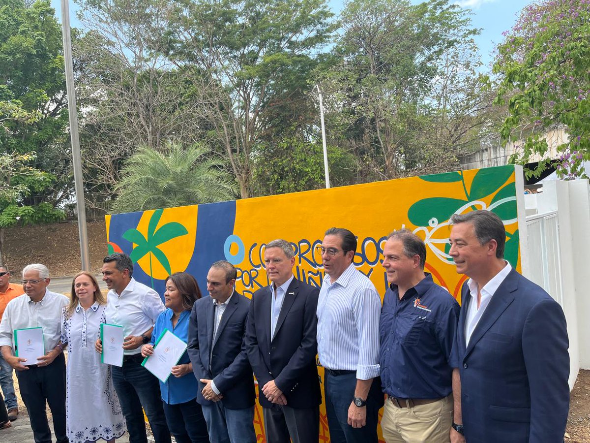 UNICEFPanama's tweet photo. Celebramos el compromiso público que hoy han adquirido candidatos y candidatas a la Presidencia y Vicepresidencia para impulsar una agenda de 5 puntos para la acción urgente por la niñez y la adolescencia...

Hilo👇🏻 https://t.co/v2yJRFZAUK