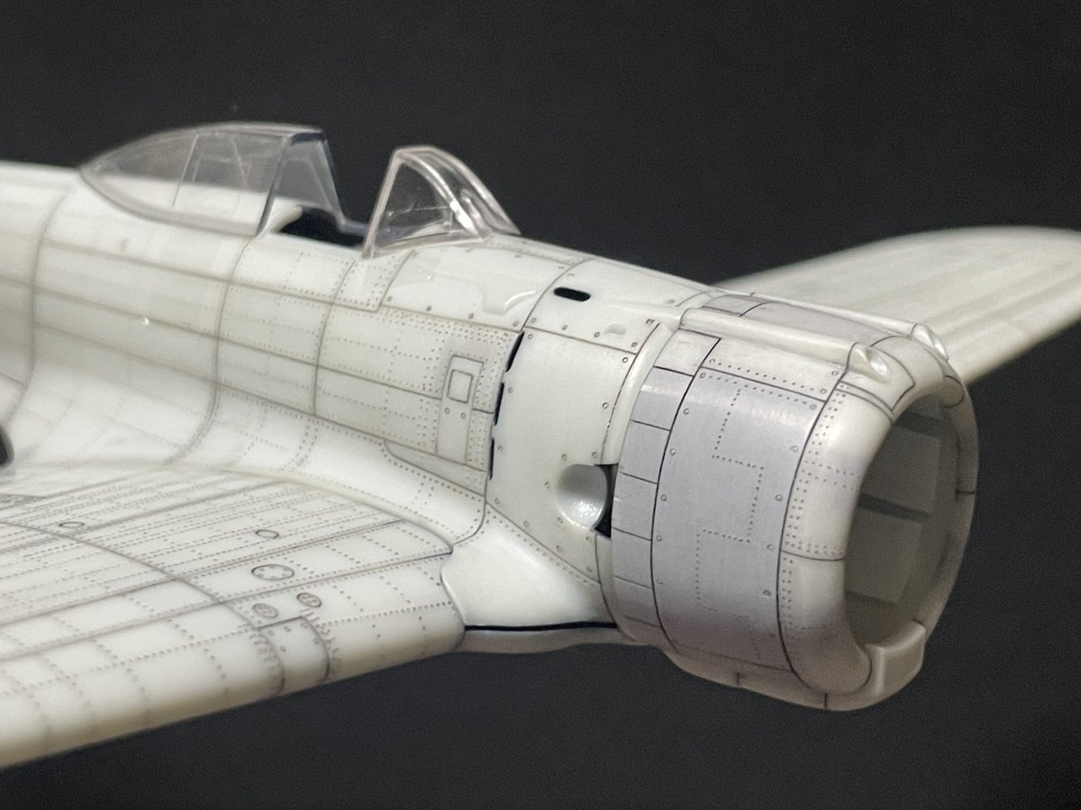 nrc46477's tweet photo. 🌀ニチモ1/48 隼一型

プラ板加工をした箇所にサフを塗ってラインチェック。

写経も済ませてエンジンカウルは取り敢えず終了。

少し時間をおいて気になる箇所を最終調整かな。

＃うずまき109 https://t.co/2e8jkbrN03