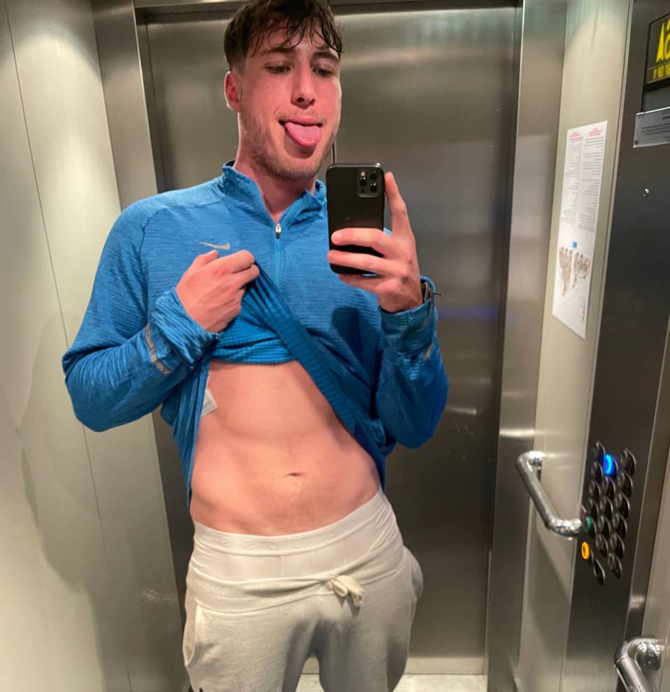 max_ariesxxx's tweet photo. Retweet to suck this cock while I game 🤭 https://t.co/O6JBuuGlqo