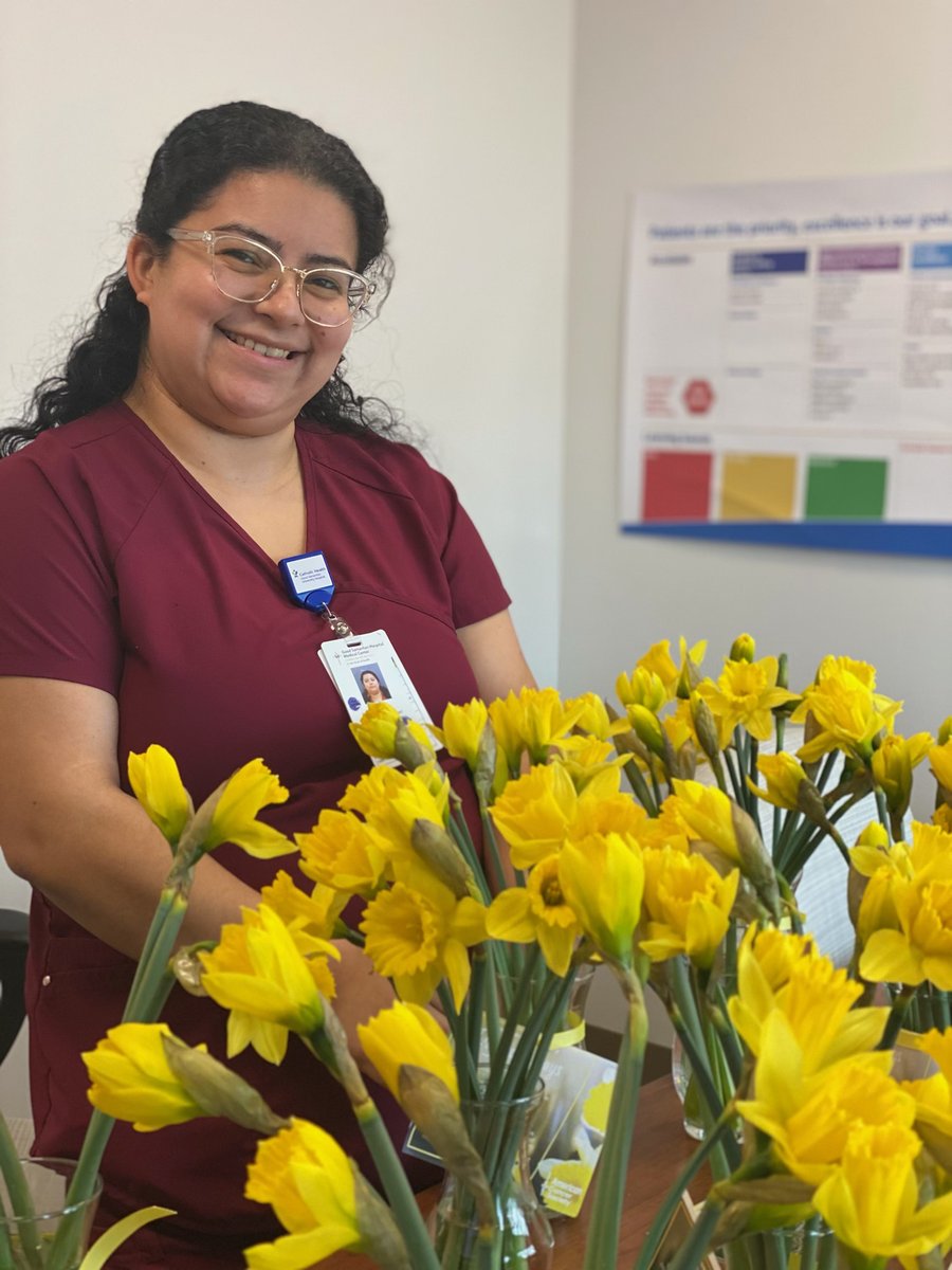 A fresh week with fresh flowers at Good Samaritan University Hospital Cancer Institute. Medical Assistant Flor Donis has been hard at work preparing daffodils for our cancer patients in partnership with the American Cancer Society.🌼