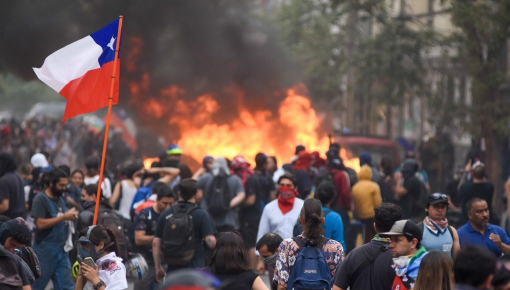 <a href="/kennysubiabre/">Eugenia Subiabre</a> Octubrismo es esto ⬇️.
Lo demás es excusa.
El actual gobierno es fruto de esto ⬇️
No dio origen a nada más, la Constituyente que surgió de esto ⬇️ fue rechazada.
La izquierda acusa a la derecha de "Golpista". En tal caso la izquierda es igual de Golpista, sólo que ella lo llama