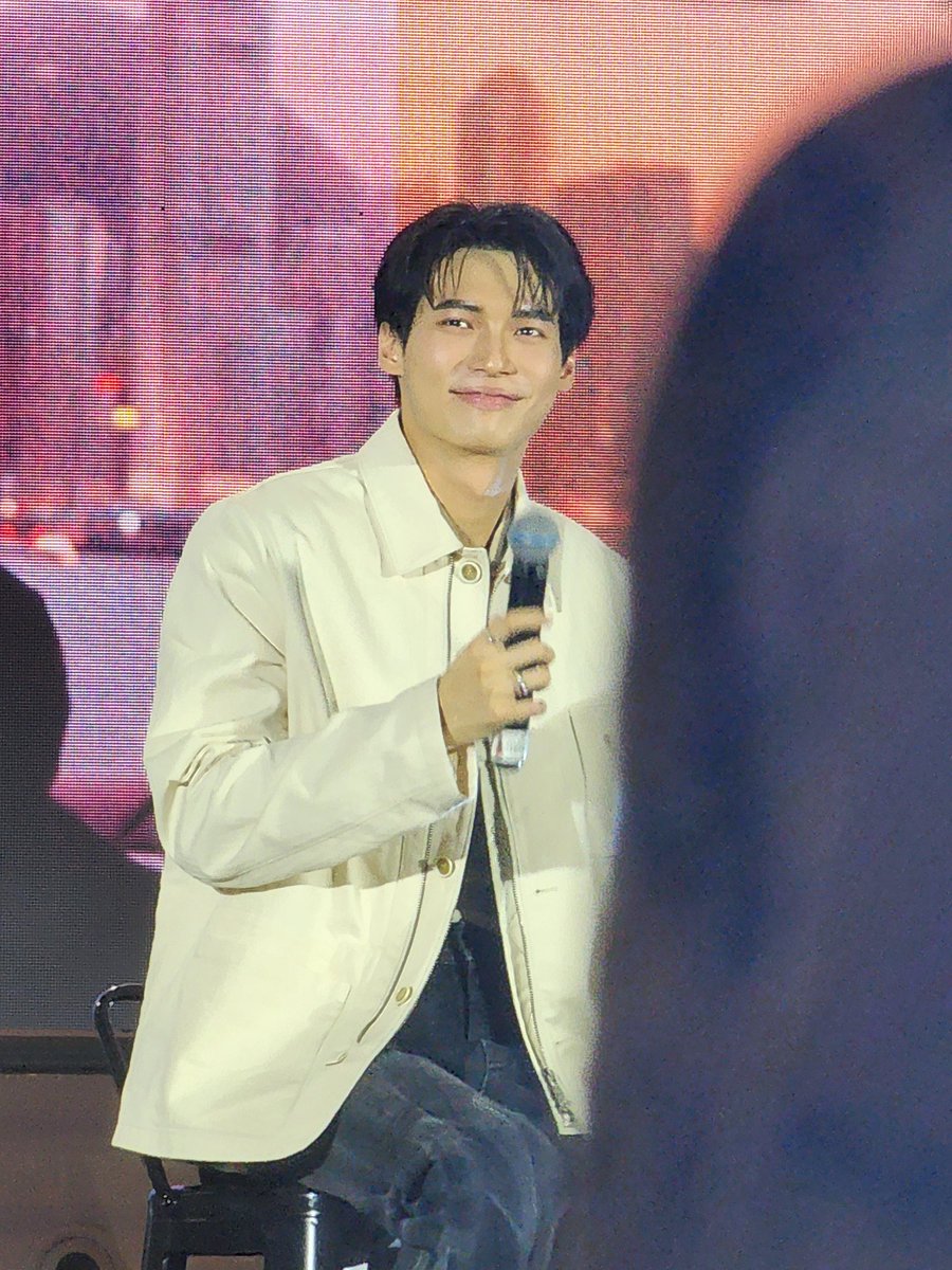 Stars in your eyes 🥰

WIN UPS IN PH 
#winmetawin #WinUPSMallTour #UnderParallelSkied