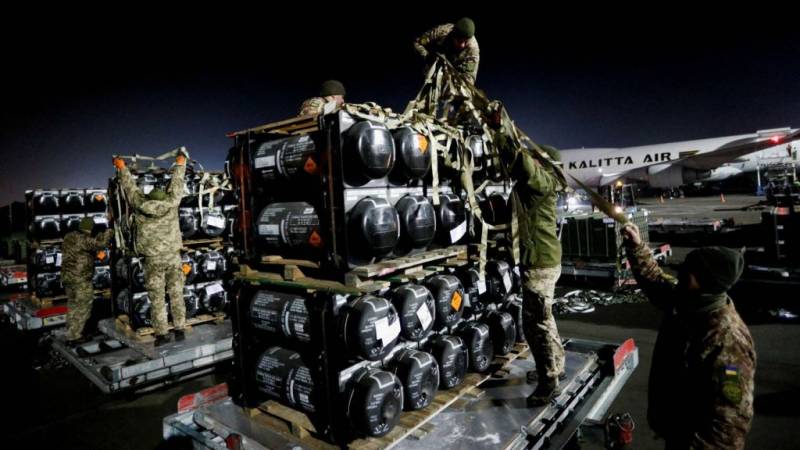 #CambioClimático constituye grave amenaza a vida en el planeta.

Mientras, OTAN se inventa otras amenazas para aumentar sus exorbitantes gastos militares y sostener contaminantes industrias militares, malgastando recursos q se requieren con urgencia para financiación climática.