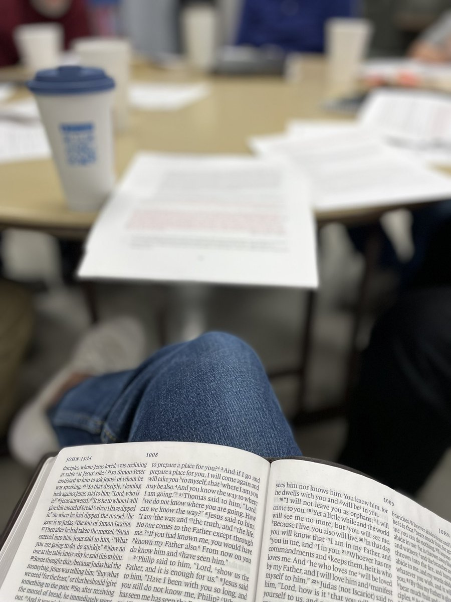 AlexWatkins10's tweet photo. Thankful for the time spent in the Word this morning with a group of senior men at @FirstBaptistBG. #GreatCommissionGroups https://t.co/AjnXl1kCBW