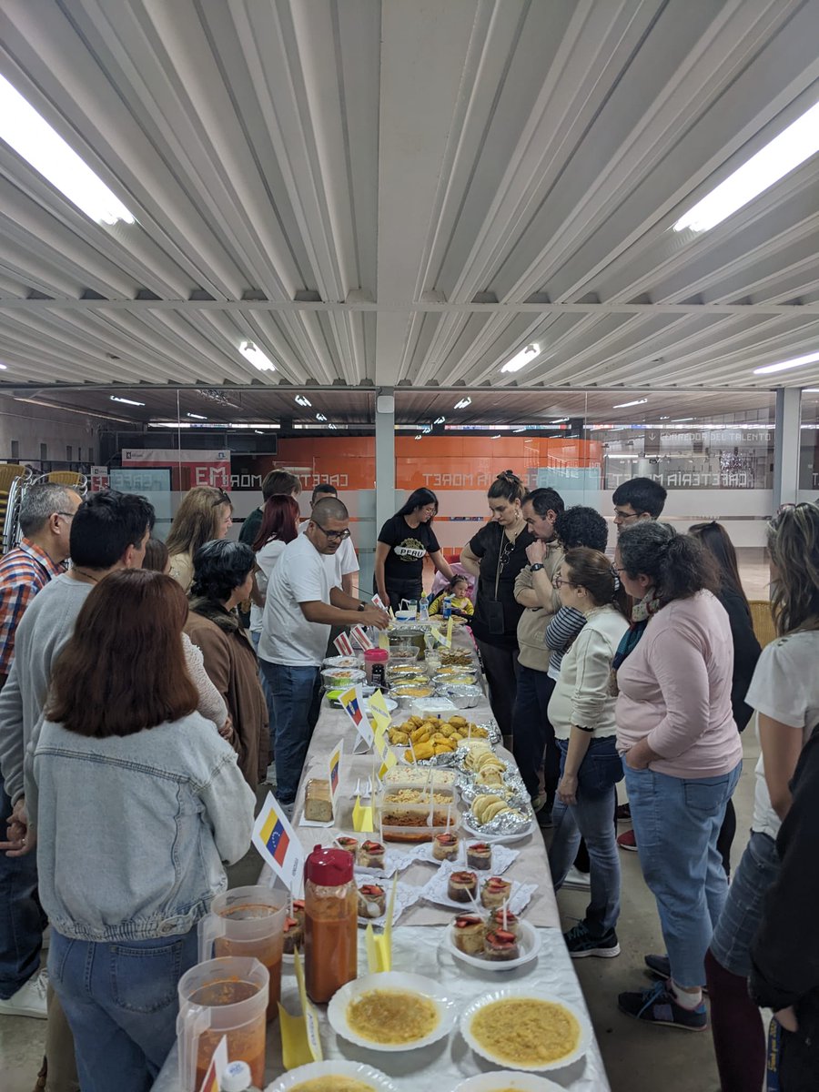Accem_ong's tweet photo. #Accem Cáceres junto con @fundacionsorapan organizó la actividad  “Comidas del Mundo”, una convivencia con personas usuarias de ambas entidades en las que compartieron la preparación y degustación de platos típicos de diferentes países. 
#AcogemosEIntegramos https://t.co/Mb7hk68Tbz