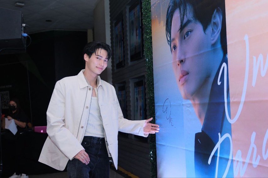 Thank you very much to all the Filipino fans who joined Win Metawin at the "Under Parallel Skies" mall tour at the Ayala Malls Glorietta Palm Drive Activity Center today.

Movie tickets for #UnderParallelSkies are now available for advance purchase in cinemas nationwide! Showing