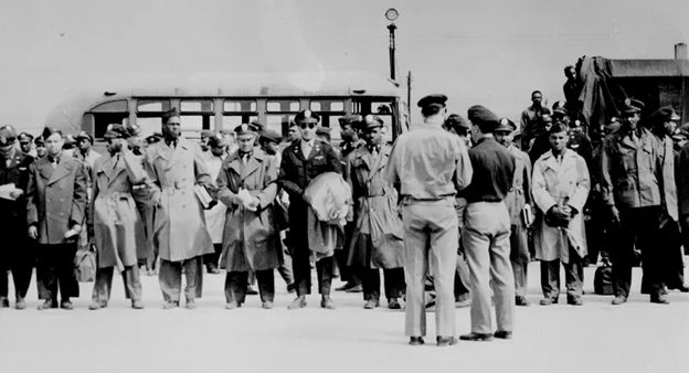 #OTD in 1945, Tuskegee Airmen of the 477th protested discrimination by trying to enter the white officers’ club at Freeman Field in Seymour. Over 100 Black officers were arrested. The Army eventually ordered the officers released. Learn more blog.history.in.gov/blacks-must-wa…