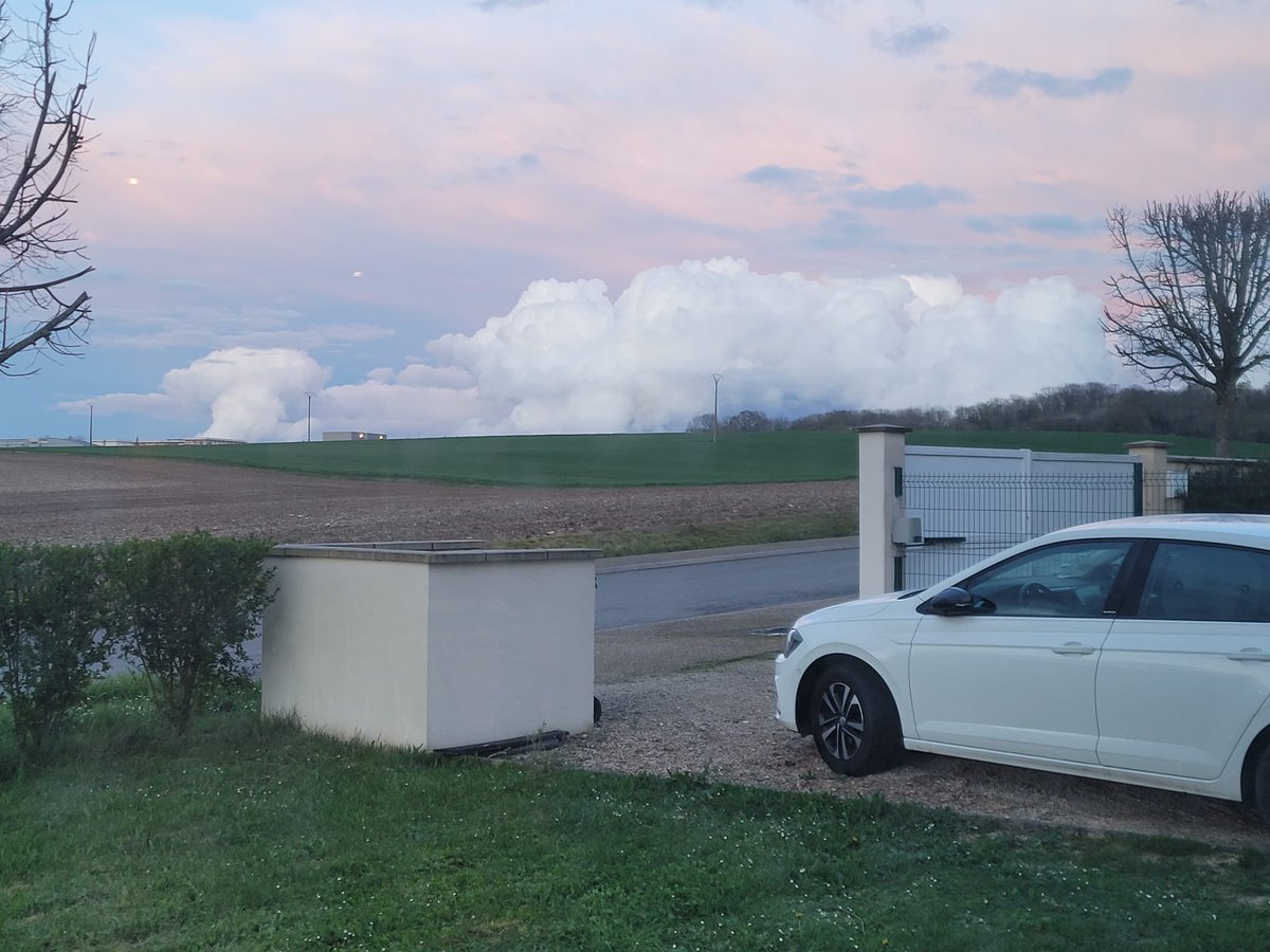 Nuages le 31 mars 2024... <a href="/meteofrance/">Météo-France</a> <a href="/MeteoNordParis/">Météo Nord Parisien 🌪⚡️🌈☀️</a> <a href="/KeraunosObs/">Keraunos</a>