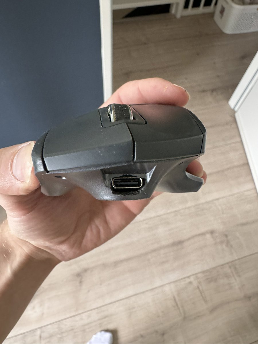 JoooostB's tweet photo. Micro-usb in 2024? Not on my watch! https://t.co/ToS5gOZTRy
