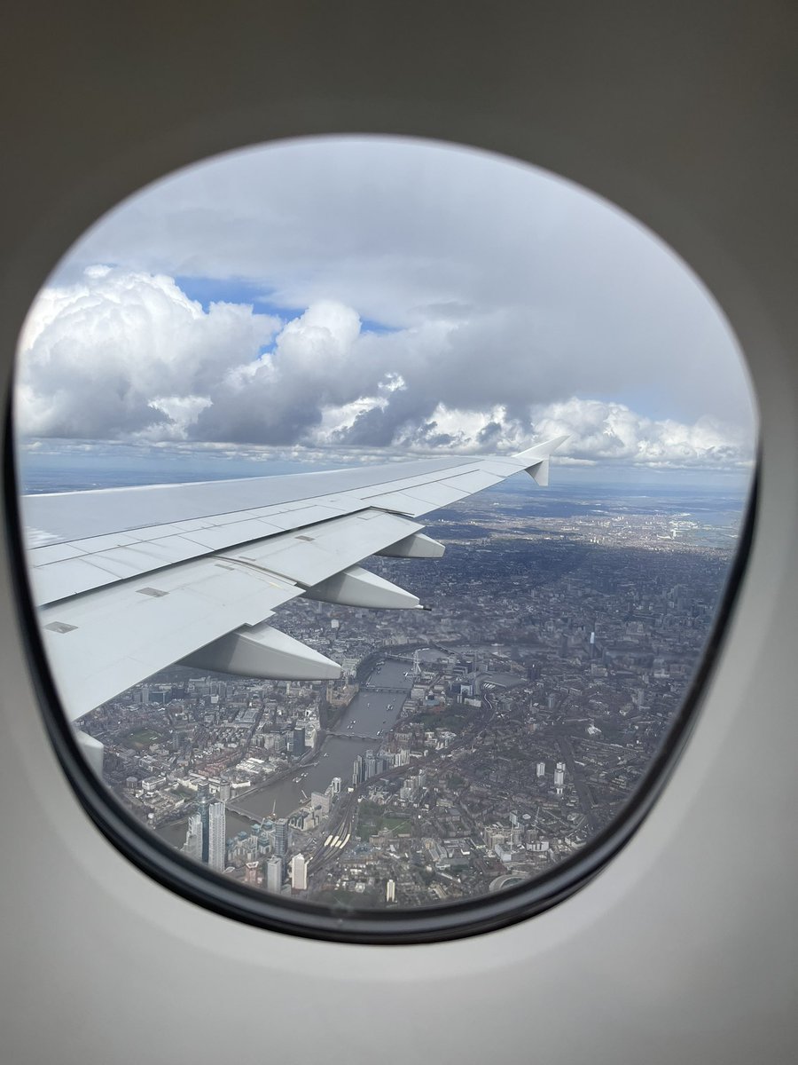 smithcatherine7's tweet image. 29 (??!) hours later, I am glad to be back in London despite a very bumpy landing!