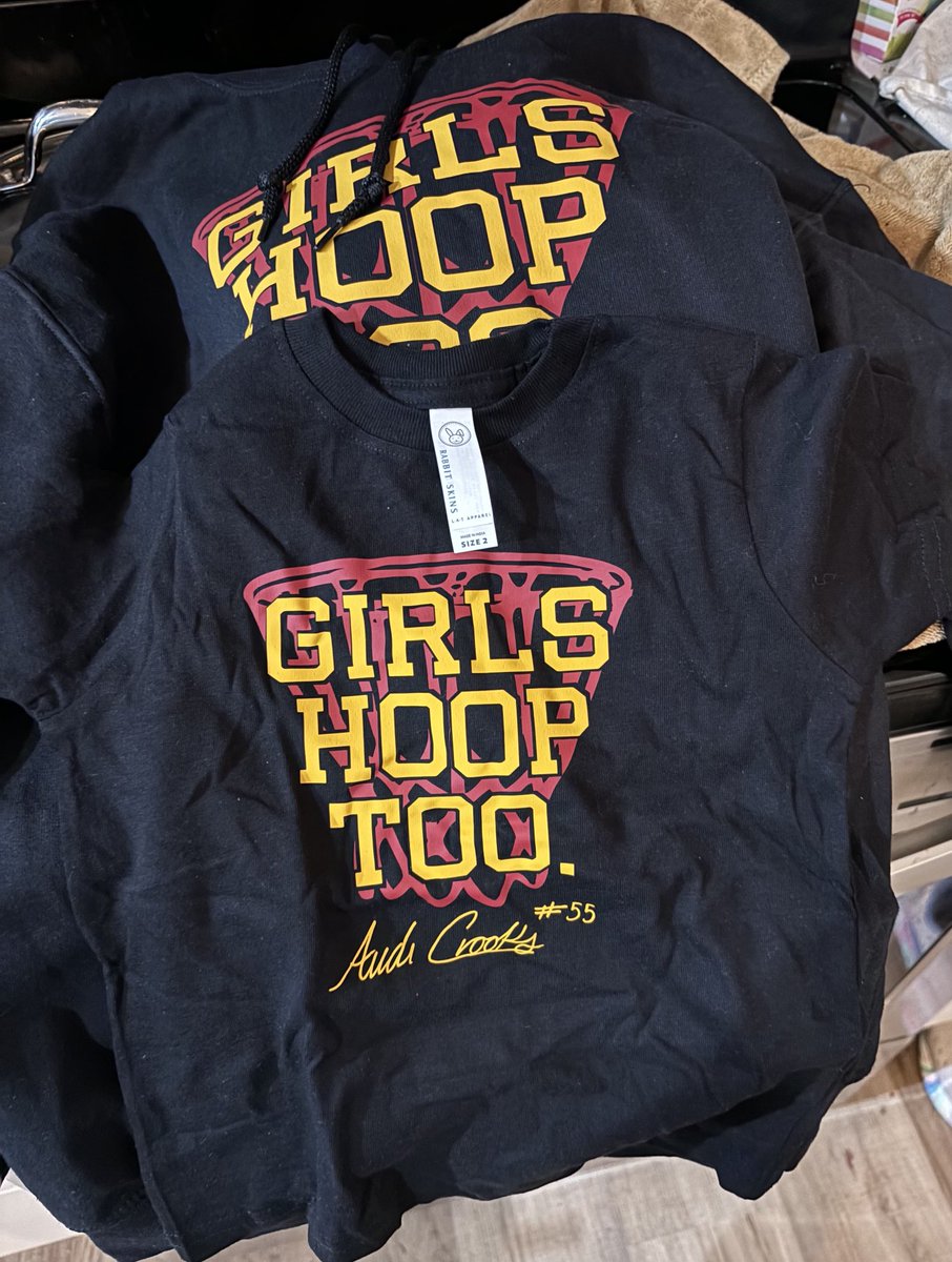 Julie Holscher tweet media