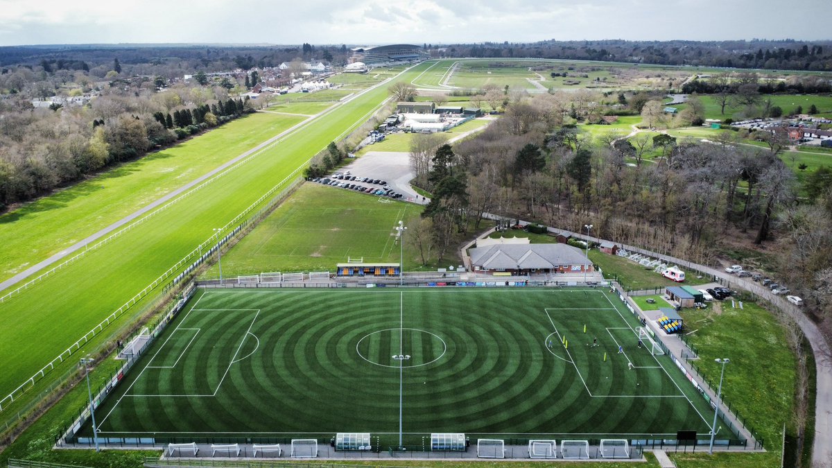 ⚽️⚽️⚽️Match Day!⚽️⚽️⚽️

⚽️@AscotUnitedFC 🆚@uxfc_redarmy 

📅 Monday 1st April

🏆 @IsthmianLeague

🏟️ @Ascot Racecourse 

⏰ 15:00

@NonLeagueCrowd

#wmfp #ascotunited #uxbridge #aufc #ufc #IsthmianLeague #ascot #football #nonleaguefootball #groundhopping