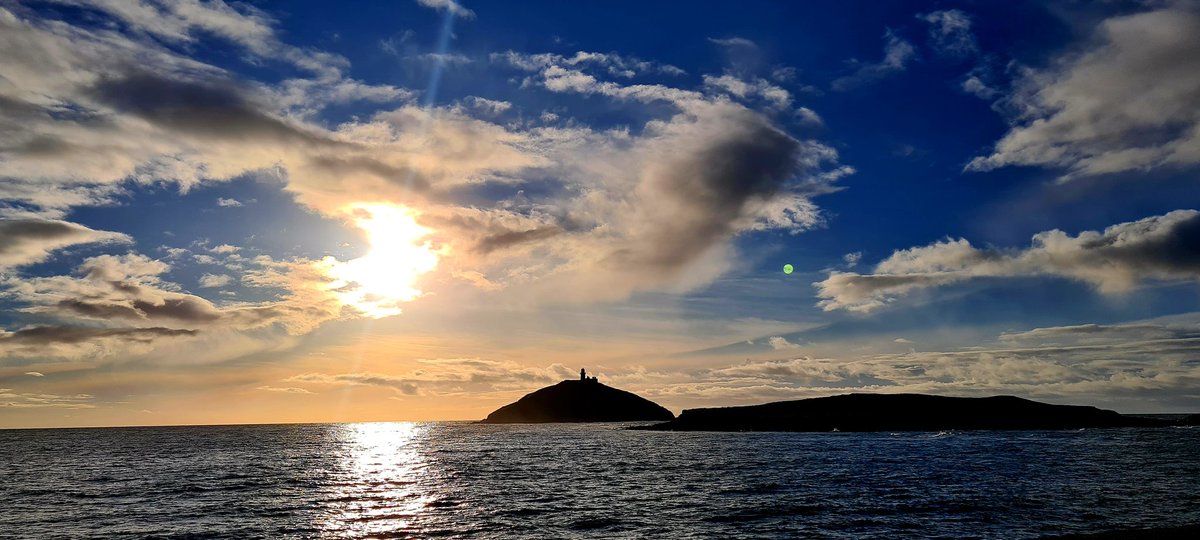 1st April at 8 am ~~~ She's not fooling us ~~~ Beautifully Magical ~~~ #lovewhereyoulive #Ballycotton ~~~ 💙