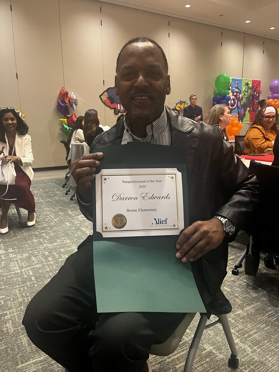 Sending a huge shout out to our very own, Mr. Edwards! Congratulations on becoming Paraprofessional of the Year! Thank you for always encouraging our students. #boonebears #AliefProud #WeAreAlief @AliefISD @marlomolinaro