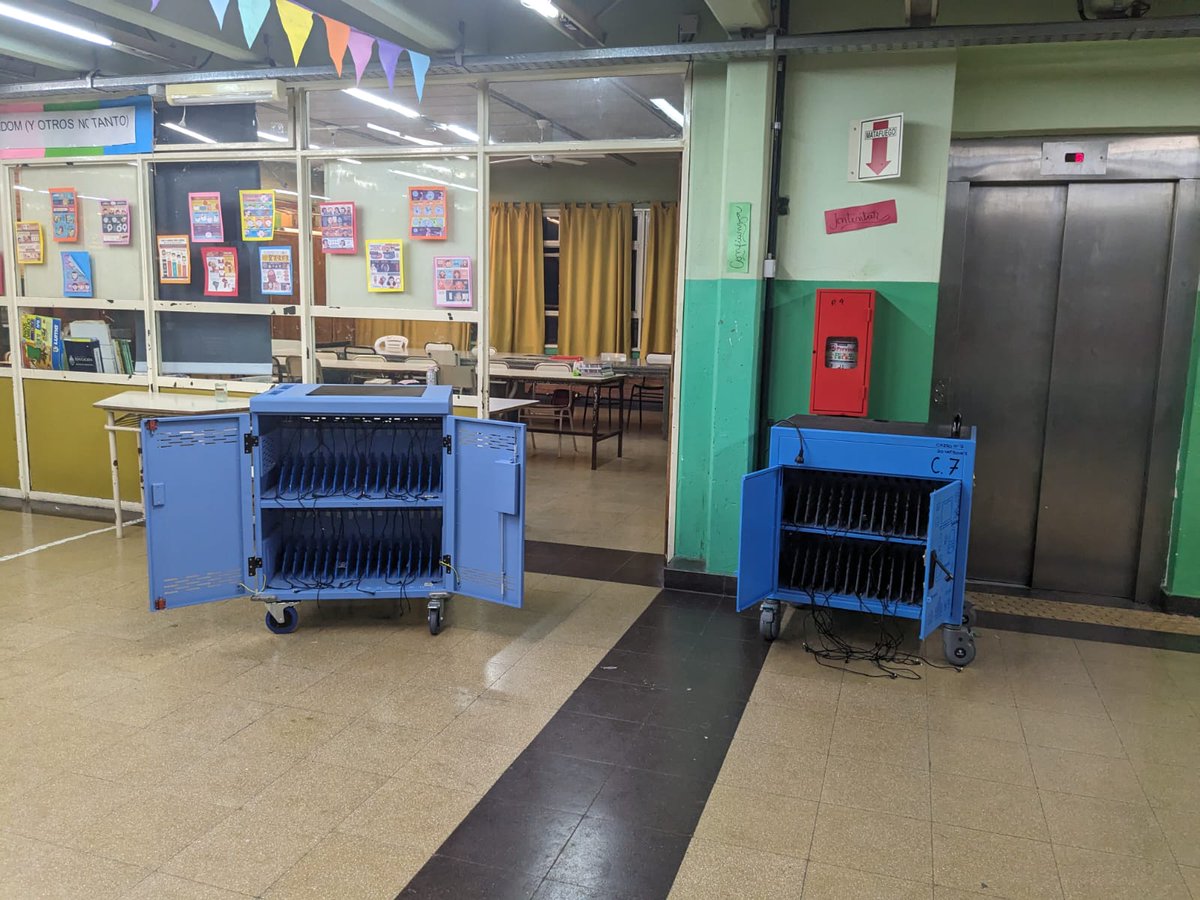 MDSuarez's tweet photo. Siguen los robos

Desvalijaron la Primaria 15 de Coghlan: Vaciaron los racks y se llevaron 140 tablets

Los delincuentes habían dejado embaladas otras 100 Tablets para llevarse

En las últimas ocho semanas asaltaron 11 escuelas porteñas

Mi nota @tiempoarg
https://t.co/5qnSQiNE54 https://t.co/UAiPUax1Mc