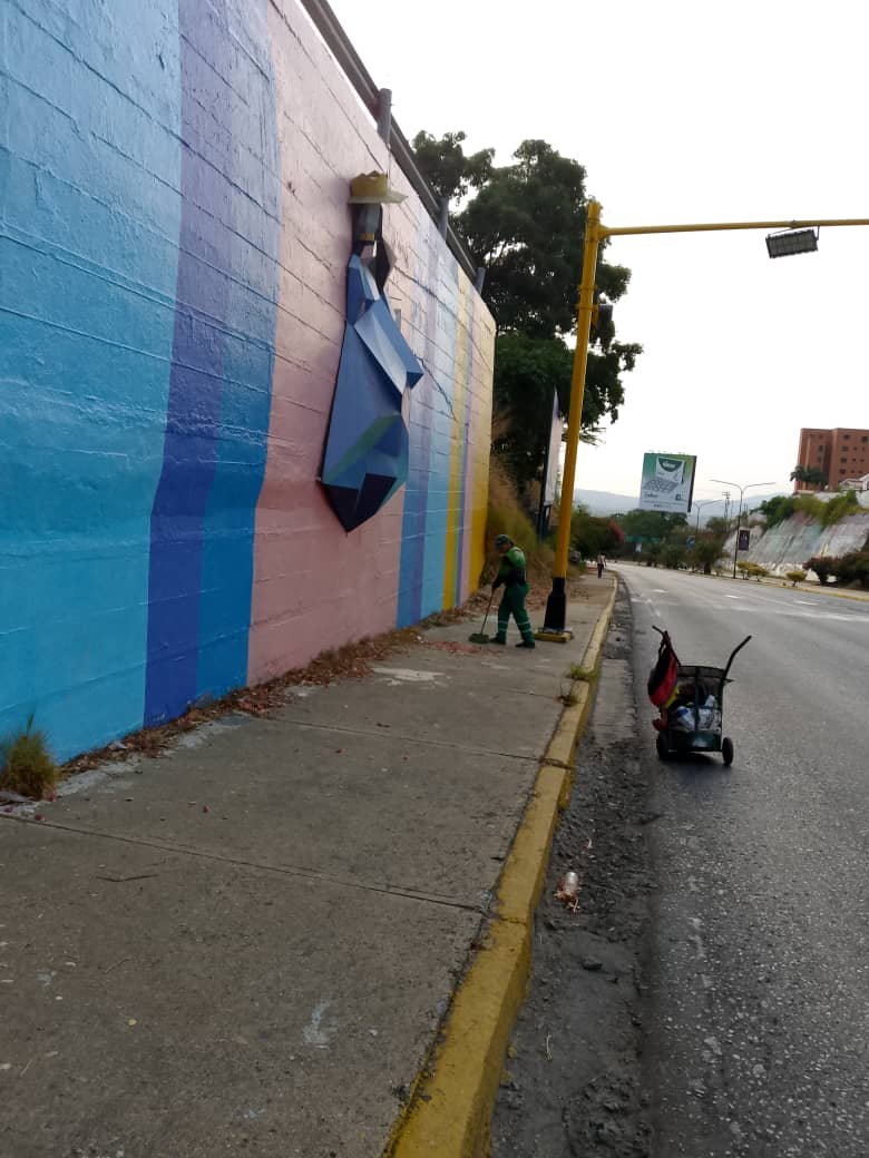 #1Abr 🧹💚🍃 @imaubar PLAN DE BARRIDO trabaja en la Avenida Lara Juntos con @LuisJonasReyes y los #GuerrerosDeLaLimpieza #OrgullososDeSerGuaros 💚 #AbrilDeVencedores