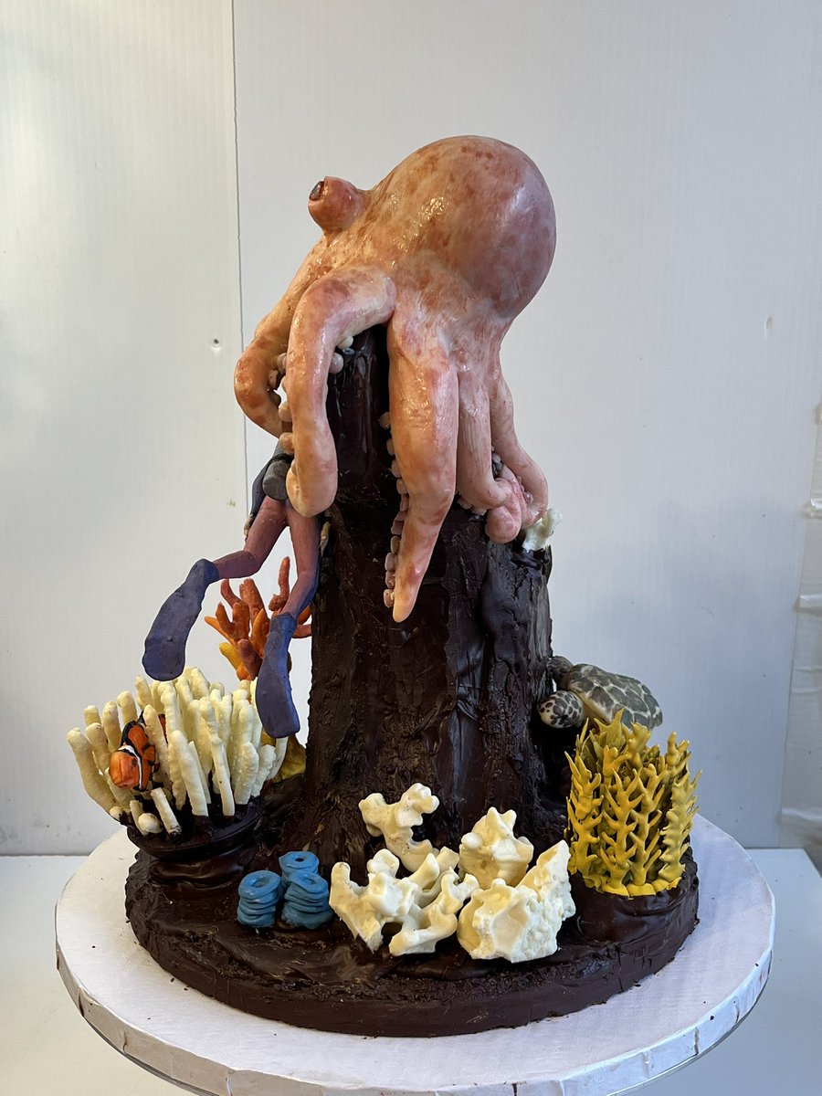 GM Frens

I’ve been working my butt off to complete my final course for my professional chocolatiering certificate. My last class is chocolate showpieces.

In keeping with my love of the water, here is my final showpiece for my class. Thought I’d share it here.
#art #chocolateart