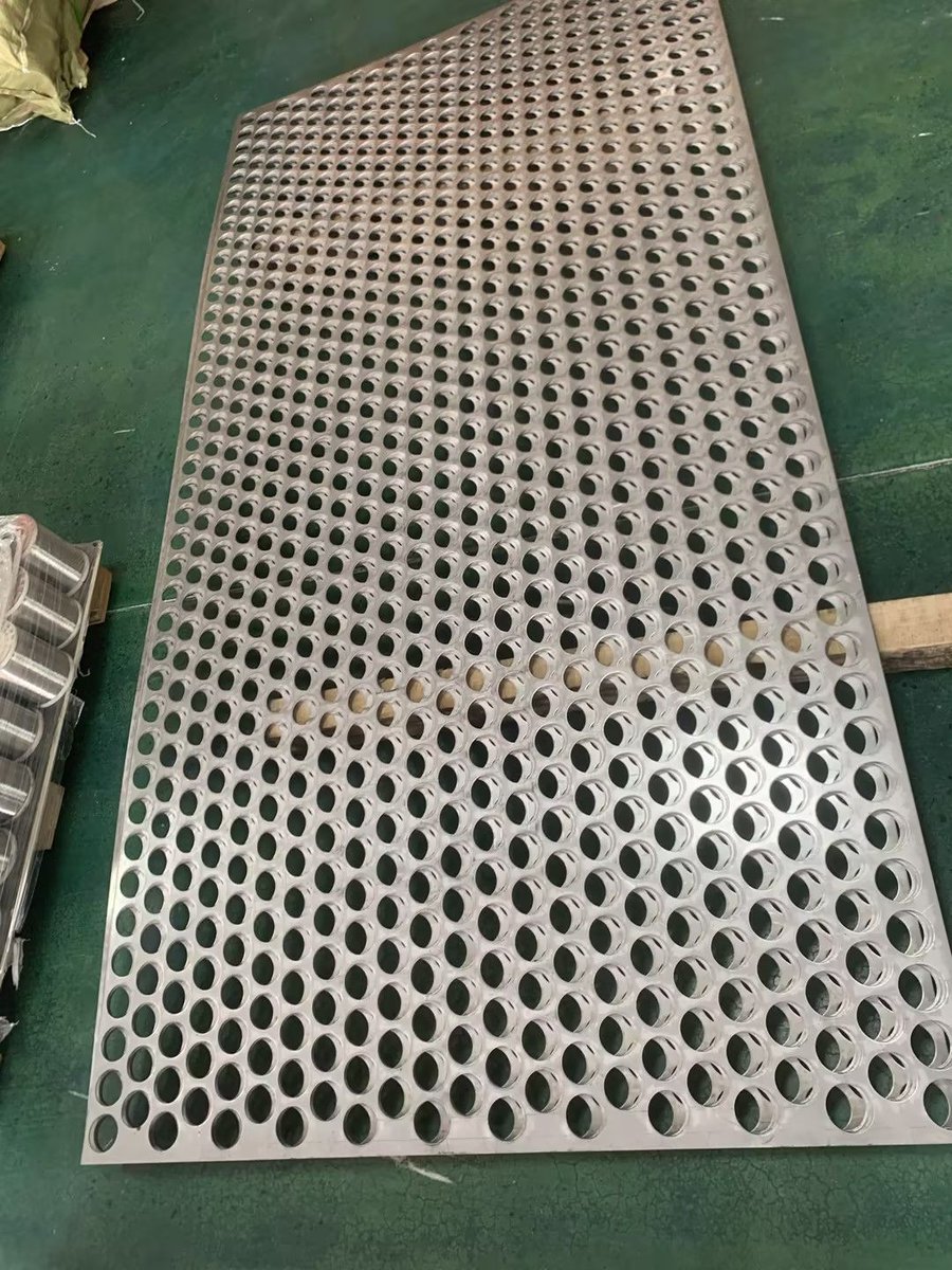 sswiremeshes's tweet image. A 316 stainless steel perforated sheet is a type of sheet made from stainless steel alloy 316, which is known for its excellent corrosion resistance properties. 
#expandedmetalmesh #stainlesssteelwiremesh #stainedglasswindow #stainlesssteel #stainlesssteelsecurityscreen