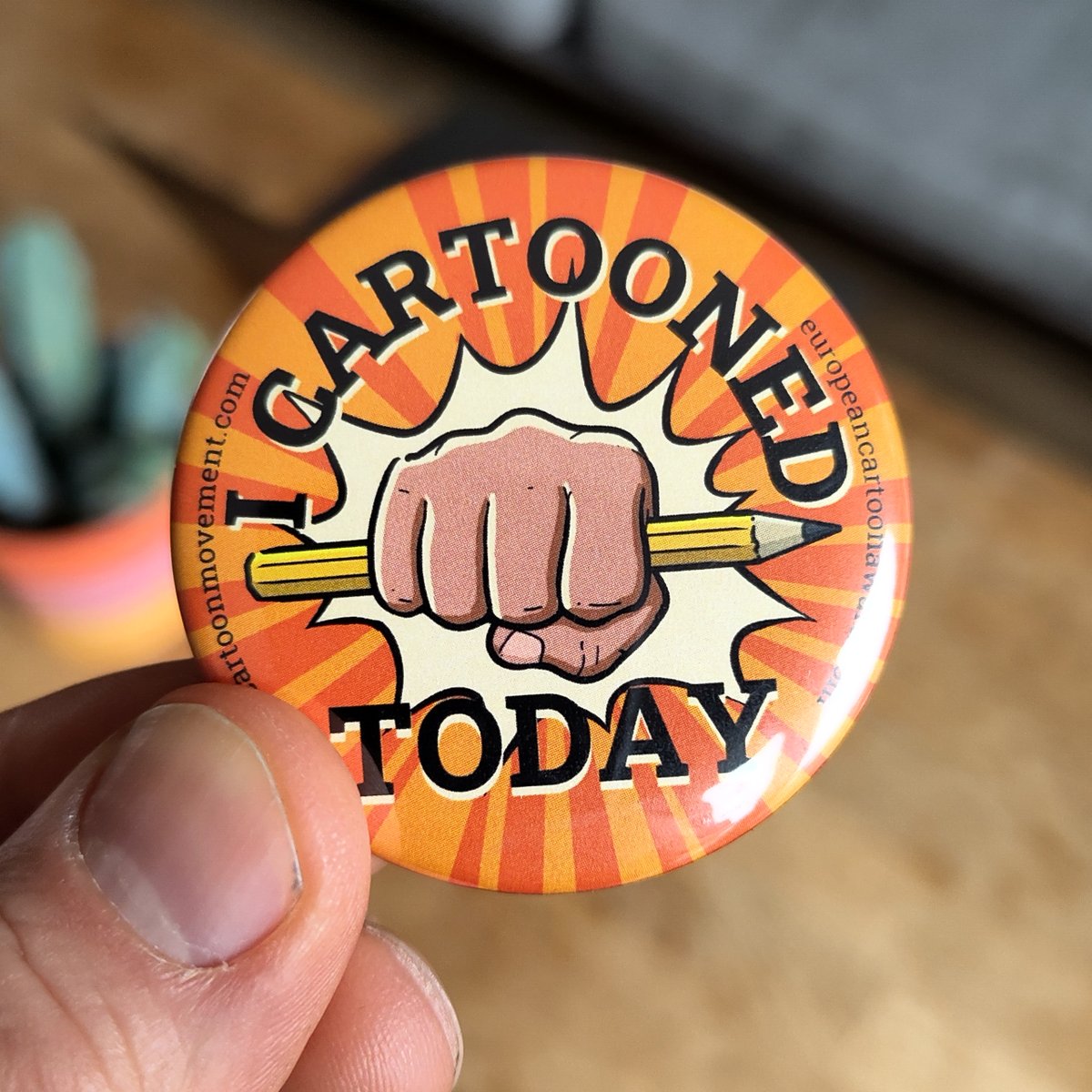 You can get your hands on this limited edition pin-back button by joining our workshop ‘The power of editorial cartoons’ at @journalismfest in Perugia on April 18: journalismfestival.com/programme/2024… #IJF24 #politicalcartoons