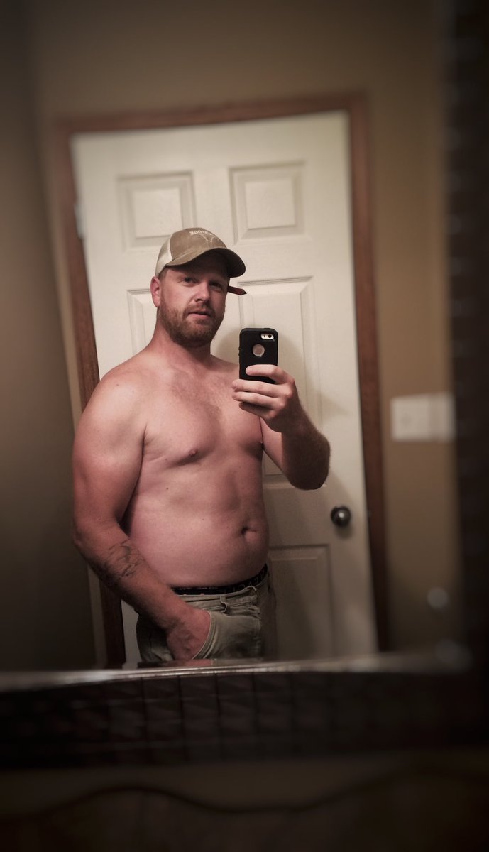 Starting off my #30daysoflingerie with a throwback. I figured Carhart’s, ball caps and carpenters pencil had to be good for something 😏😂  #enm #bodypositivity #dilf #notenoughtattoosyet