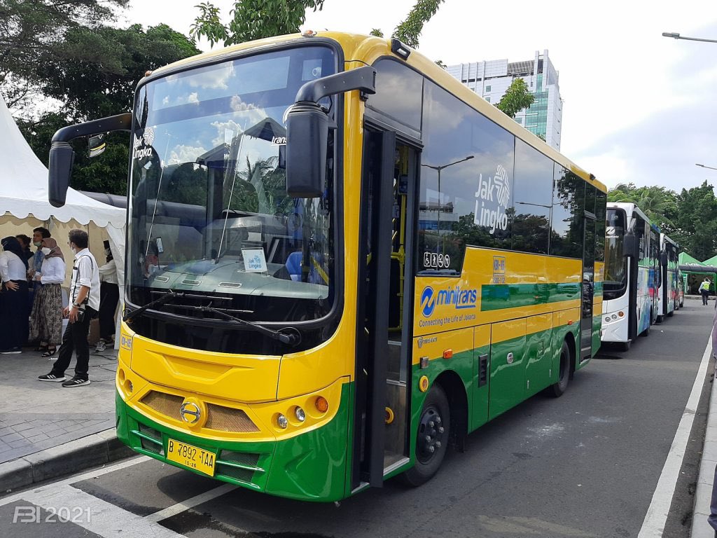 Suksesnya integrasi kopaja dan metromini turut menginspirasi operator lain utk gabung dgn Transjakarta. Terakhir, Koantas Bima yg berwarna kuning hijau bergabung dgn bus 3/4 di bawah ini