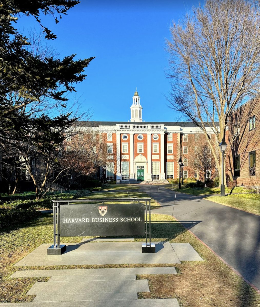 I'm so happy to share that I'll soon get to work as an Assistant Professor at @HarvardHBS after a postdoc also at @HarvardHBS/@D3Harvard. I have an overwhelming feeling of gratitude to many people in this profession so please indulge the really long thread here...