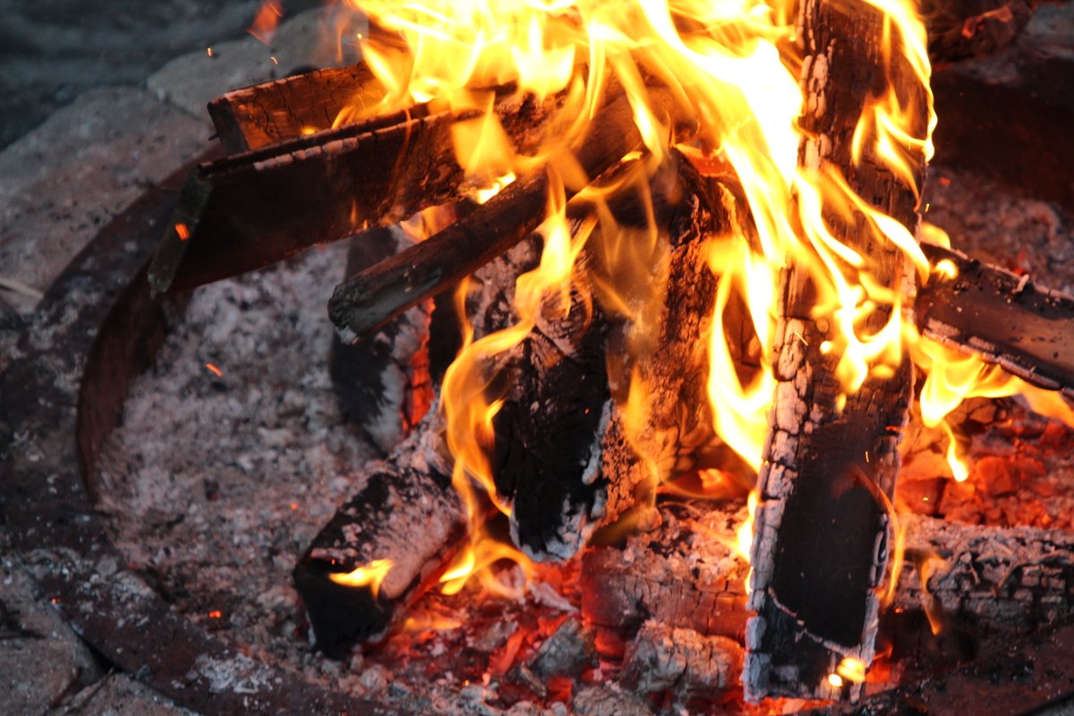 It’s the first day of the #2024 #FireSeason. 

Make sure to follow the #Ontario outdoor fire regulations. To report a #WildlandFire, call 310-FIRE (or 911 if you're south of the French and Mattawa Rivers).