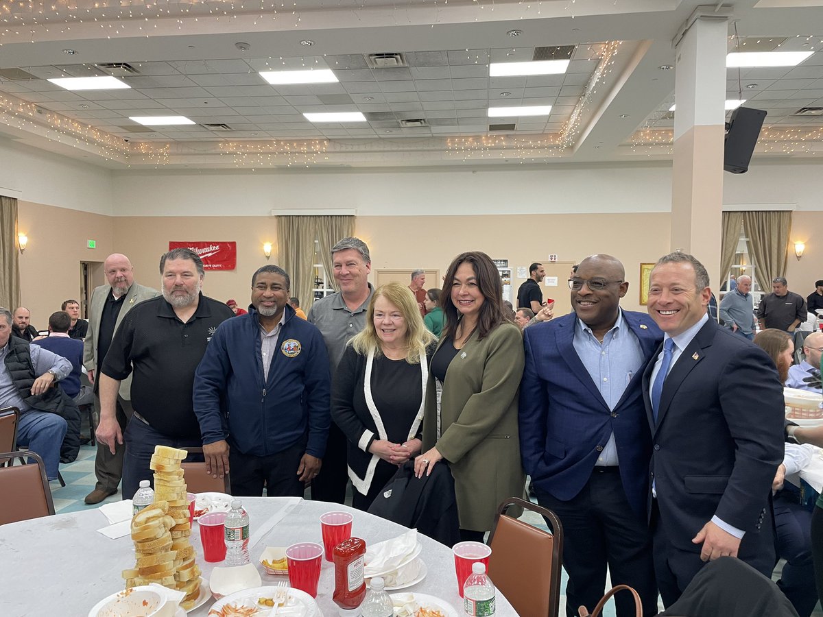 The hardworking men & women of the Bergen County Building Trades are the backbone of our community. It was great to join everyone at IBEW164 last week. Thanks to President @TomSullivanNJ & Dan Gumble for their leadership and service.