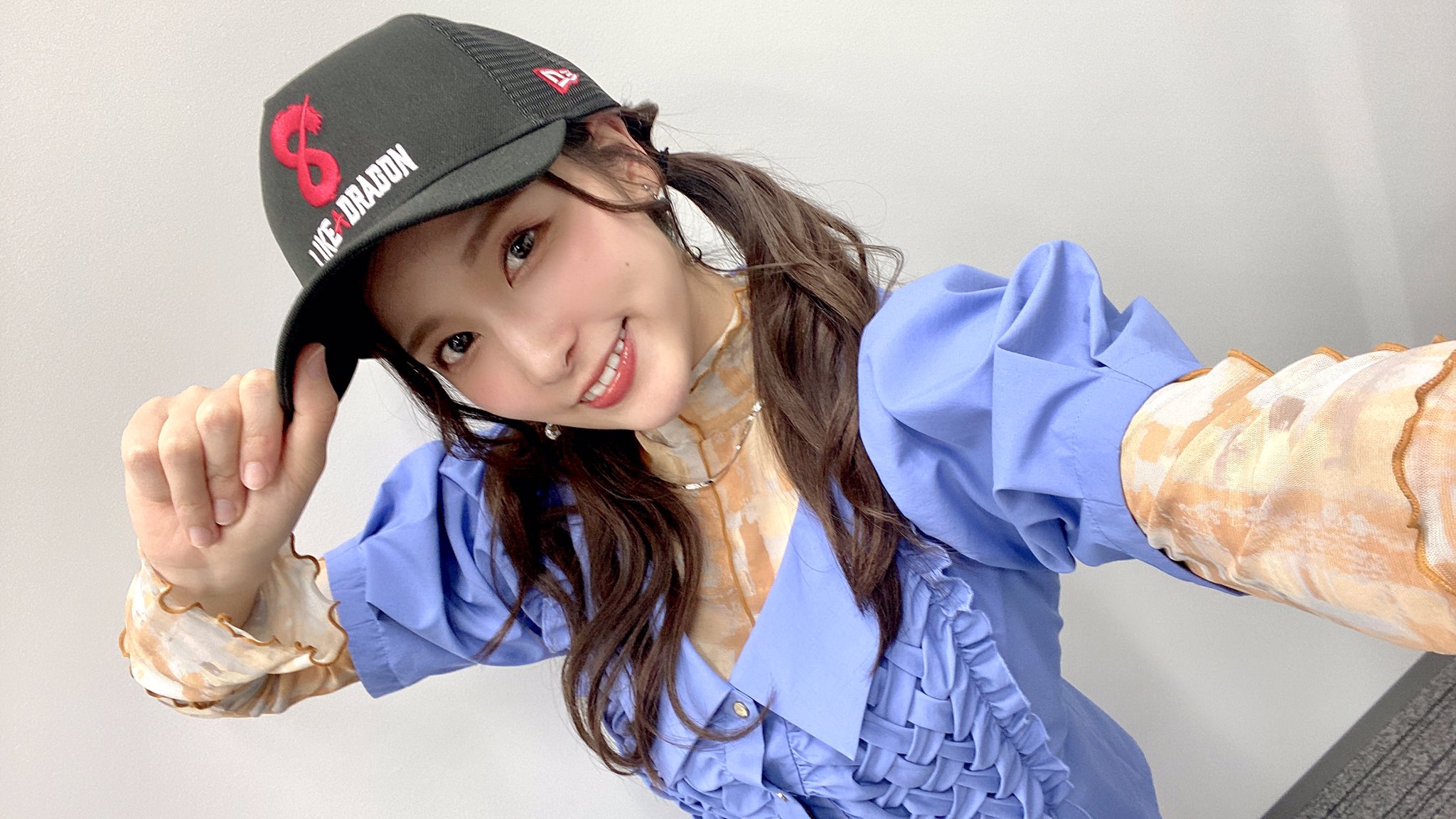 [値下げ承ります]伊波杏樹 直筆サイン入りスマホアクリルスタンド 値下げ承ります]伊波杏樹 直筆サイン入りスマホアクリルスタンド