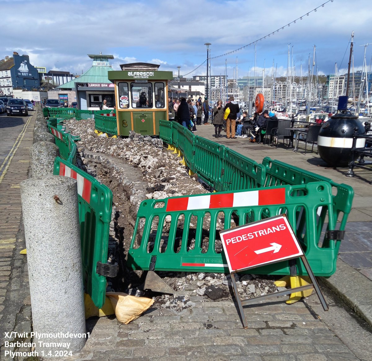 It's good to see that work has begun on Stage 1 of the new Barbican to Plymouth Hoe tramway. 🚋 🚋 🚋 I look forward to its completion. #Plymouth #BankHolidayMonday @DestinationPlym #Tramway #Barbican #PlymouthHoe